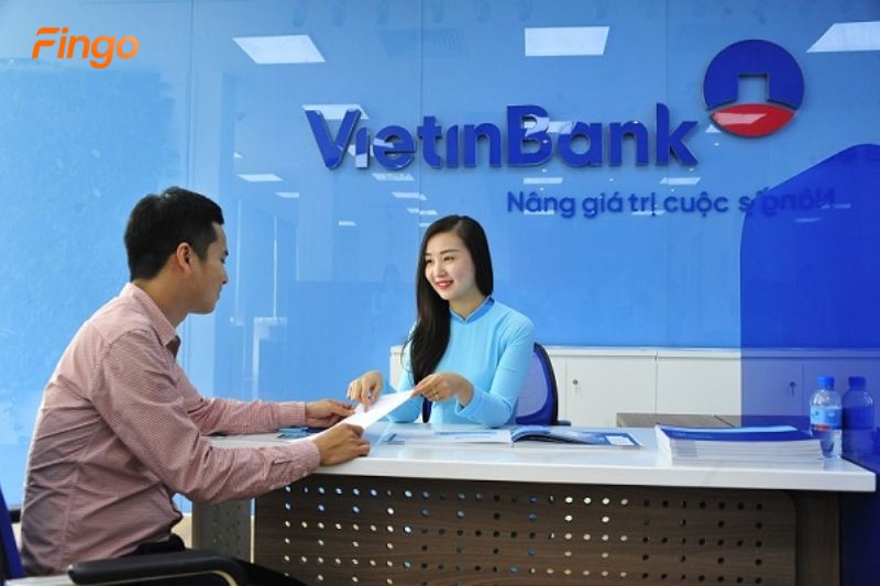 Thực hiện vay mua ô tô Vietinbank tại quầy giao dịch