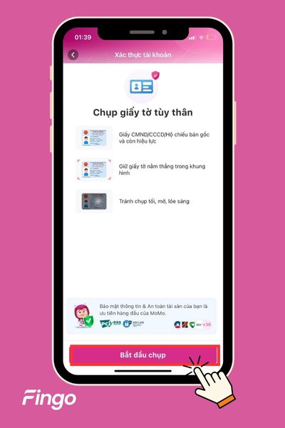 Hãy chụp giấy tờ tùy thân theo hướng dẫn của MoMo