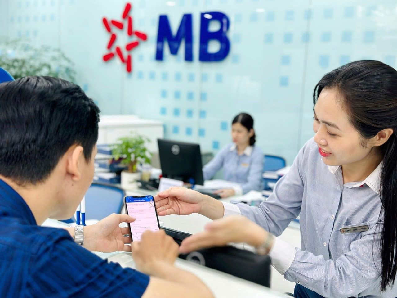Lấy lại tiền chuyển khoản nhầm nhờ sự hỗ trợ của ngân hàng